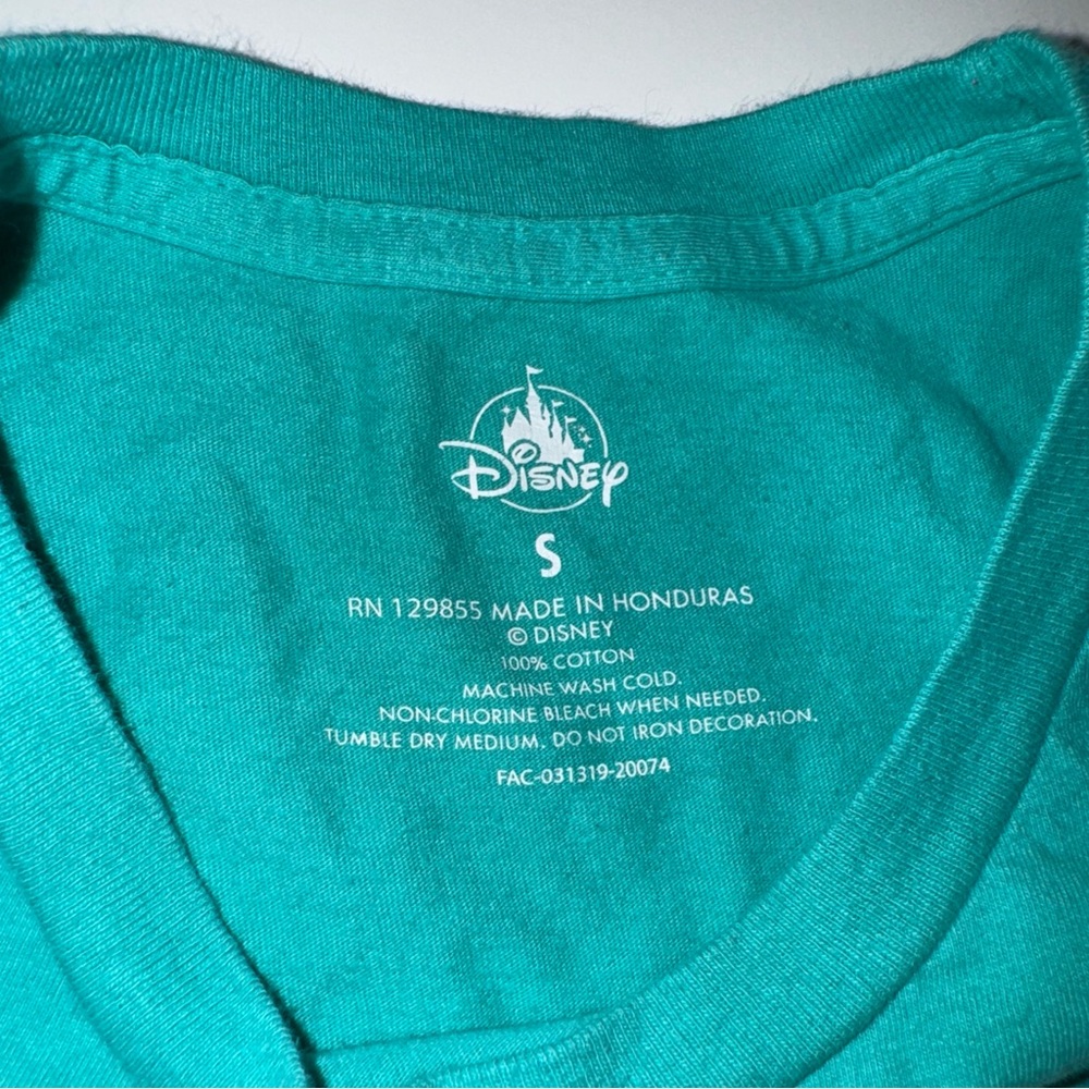 Disney World Resort T-Shirt Women's Size S Green Spellout Logo Crew Neck - Picture 3 of 4